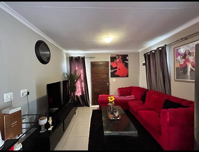 3 BEDROOM PROPERTY TO RENT IN SOUTH HILLS